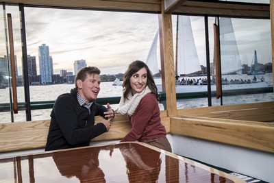NYC boat Manhattan II table couple